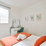Modern Parisian Retreat Cozy T2 In Paris 02