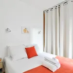 Modern Parisian Retreat Cozy T2 In Paris 02